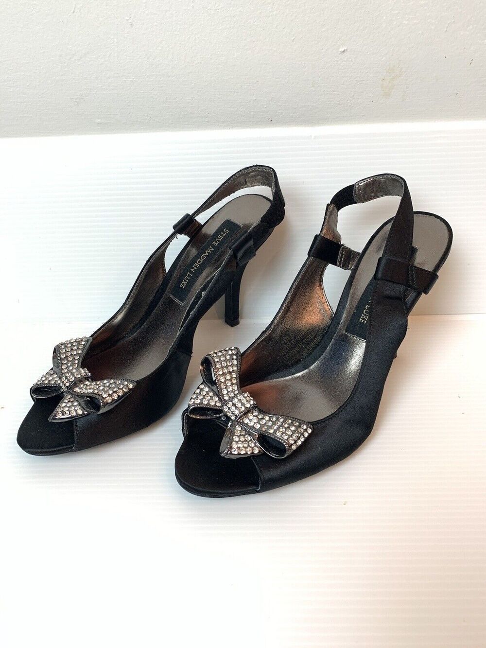 Steve Madden Luxe Black Satin Sling Back Heels Rhinestone Bow Toe US 6.5